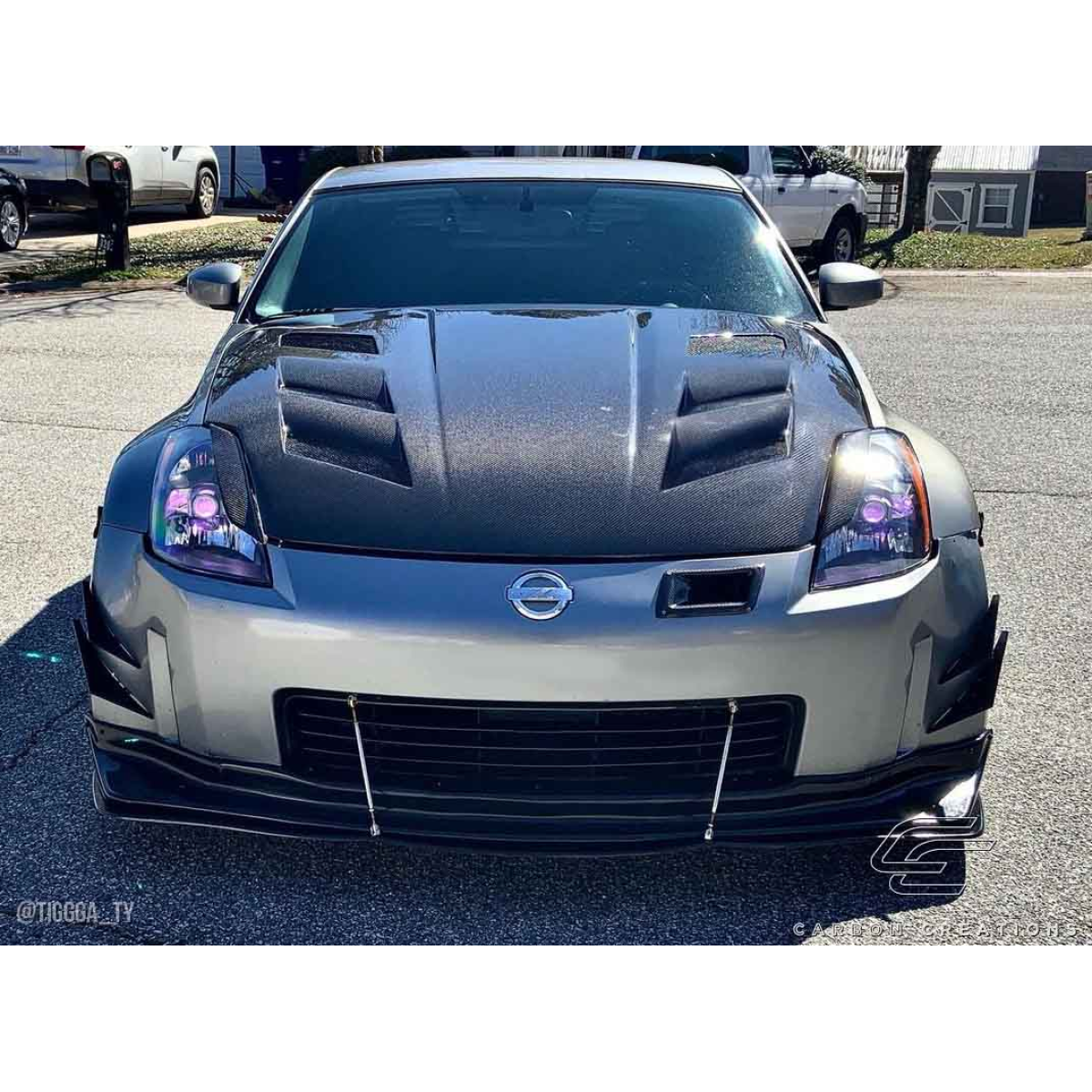 Modify your Nissan 350Z 2003 with our Exterior/Hoods - Front view of the Nissan 350Z with carbon fiber hood