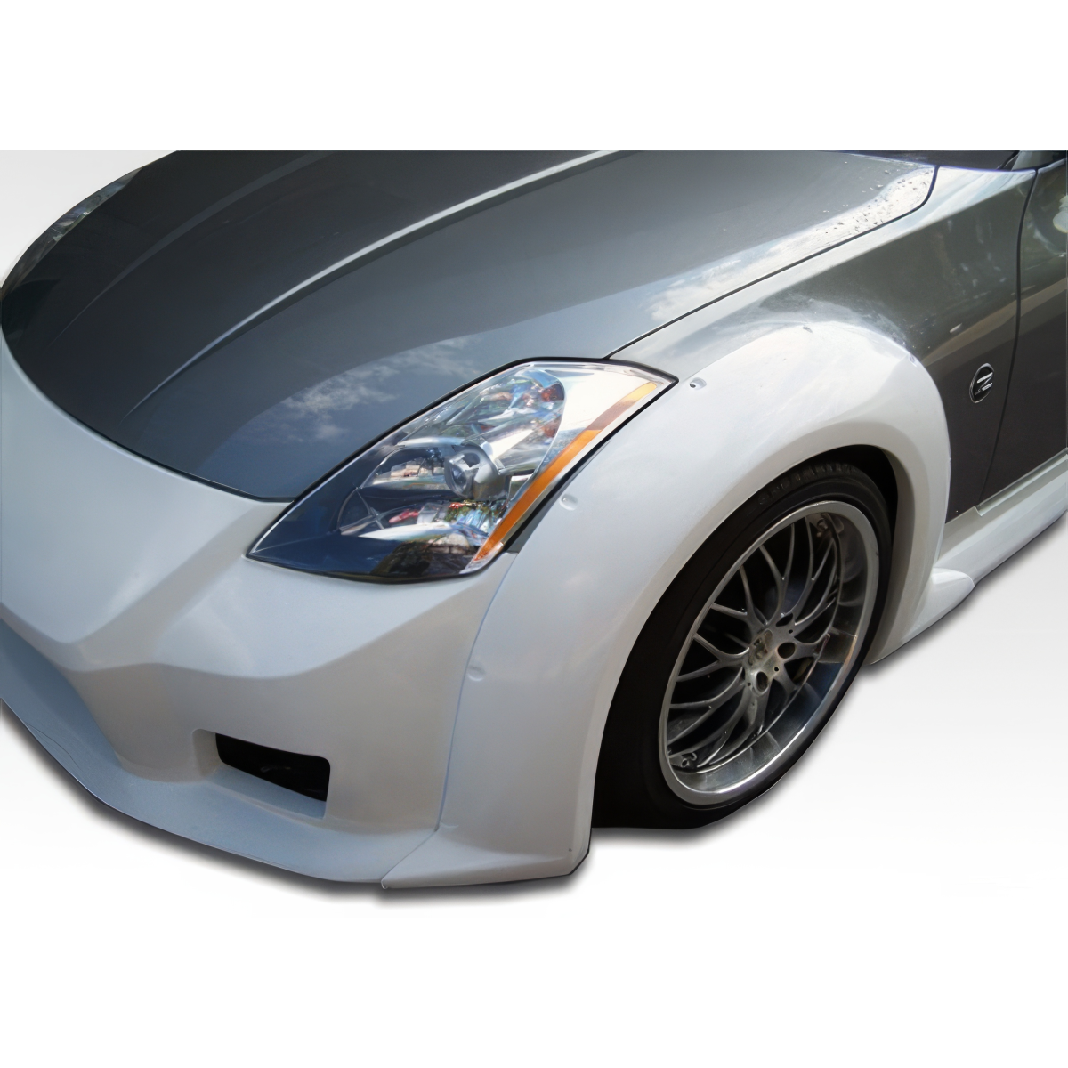 Modify your Nissan 350Z 2003 with our Exterior/Fenders - Front three quarter view of the fender