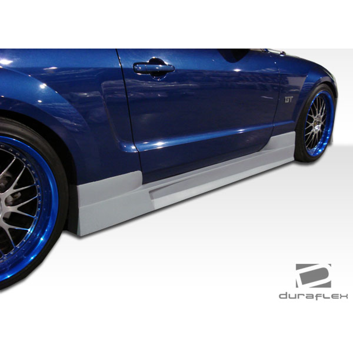 Modify your Ford GT 2005 with our Exterior/Side Skirts - Side angle view of the part on the vehicle