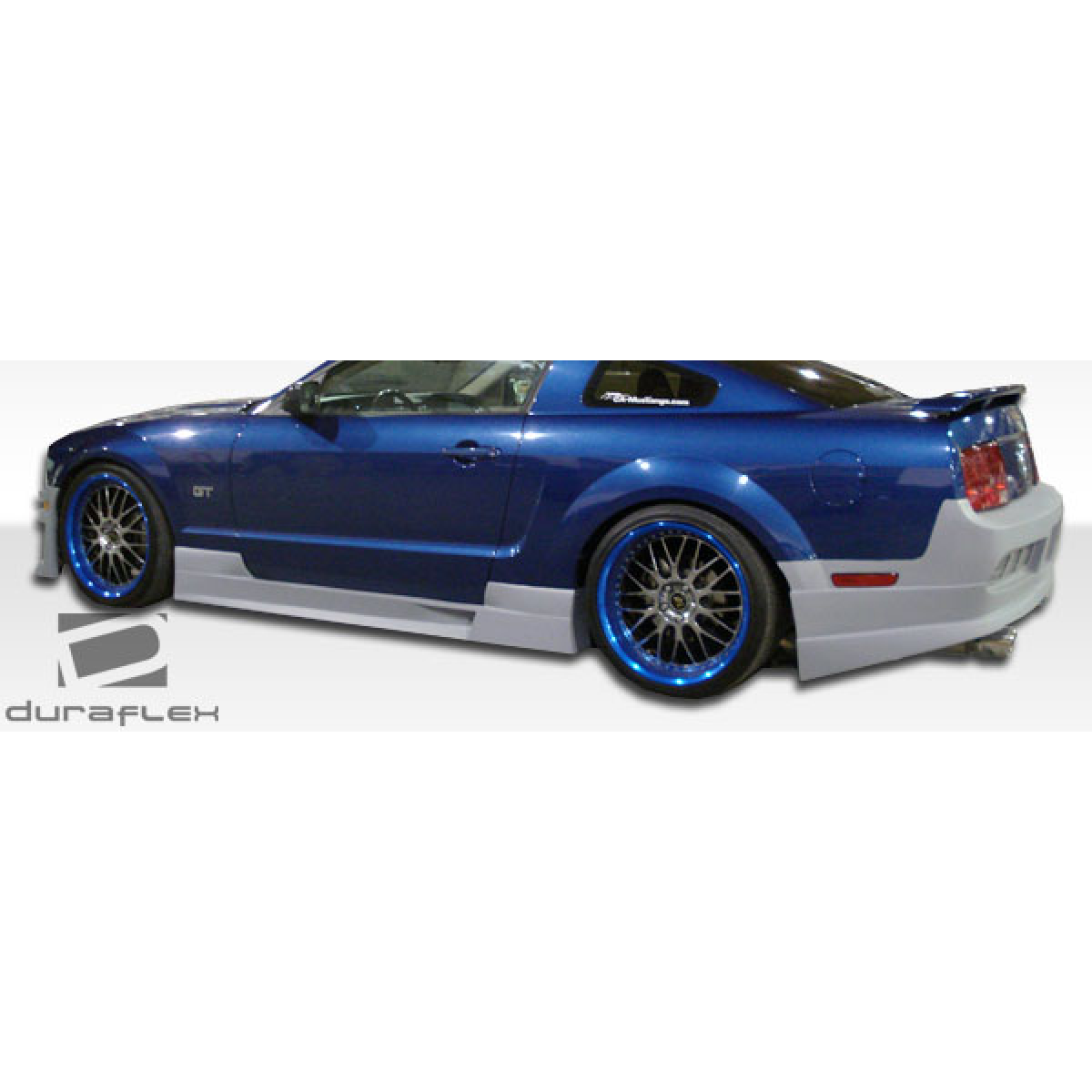 Modify your Ford GT 2005 with our Exterior/Side Skirts - Side view showing exterior side skirts design