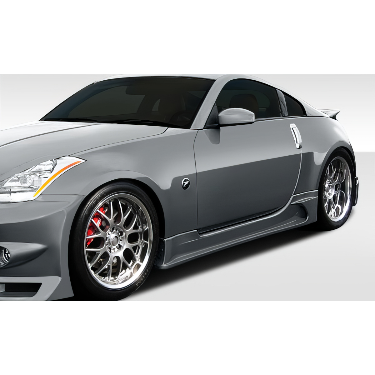 Modify your Nissan 350Z 2003 with our Exterior/Complete Body Kits - Side angle view of the Nissan 350Z with nice stance