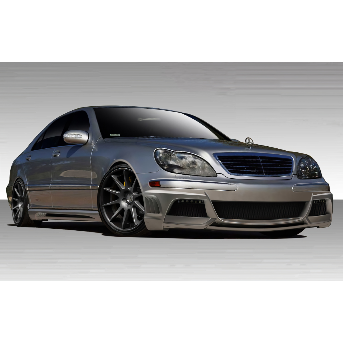 Modify your Mercedes-Benz S-Class 2000 with our Exterior/Complete Body Kits - Three quarter front angle view of the car