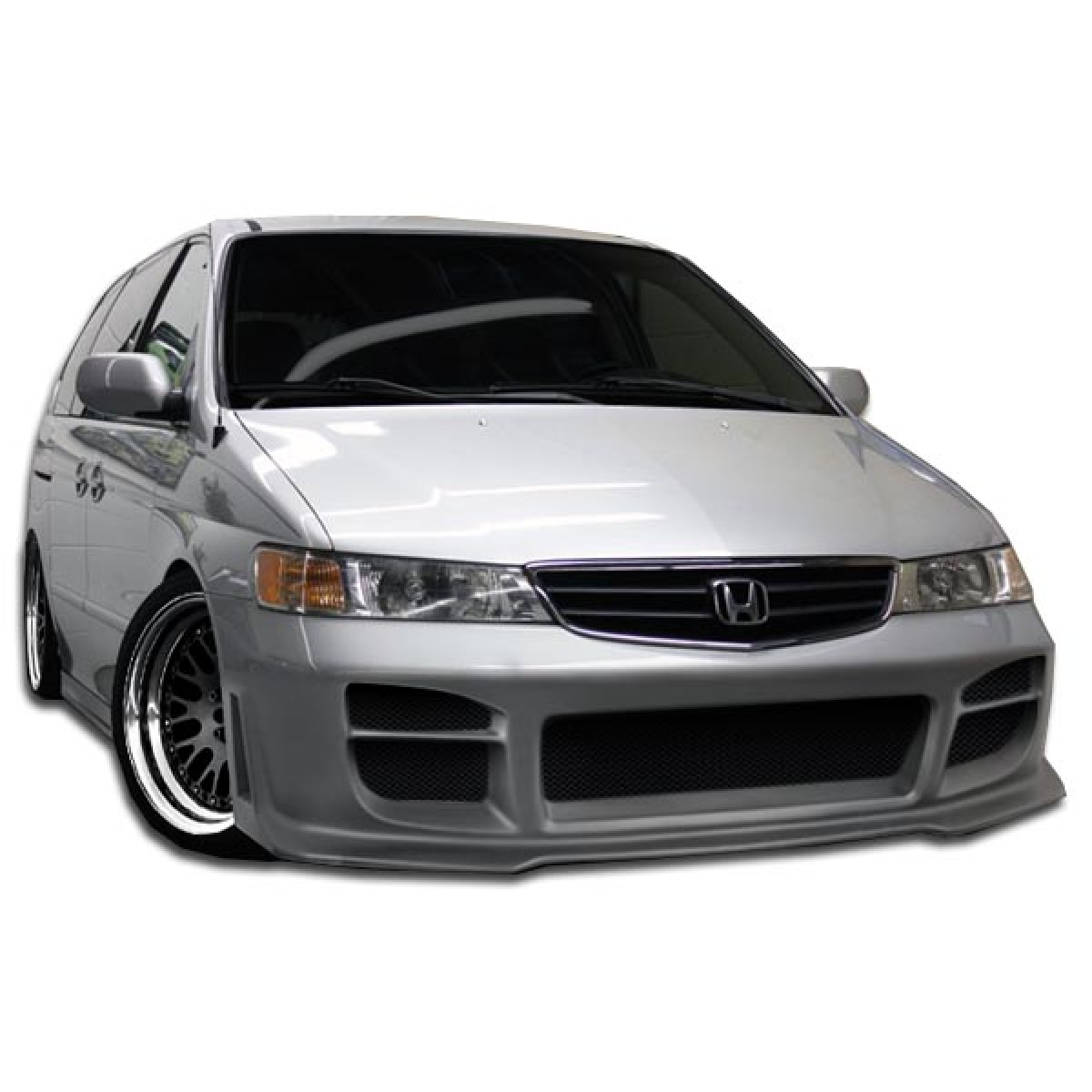 Modify your Honda Odyssey 1999 with our Exterior/Complete Body Kits - Front angle view of the vehicle