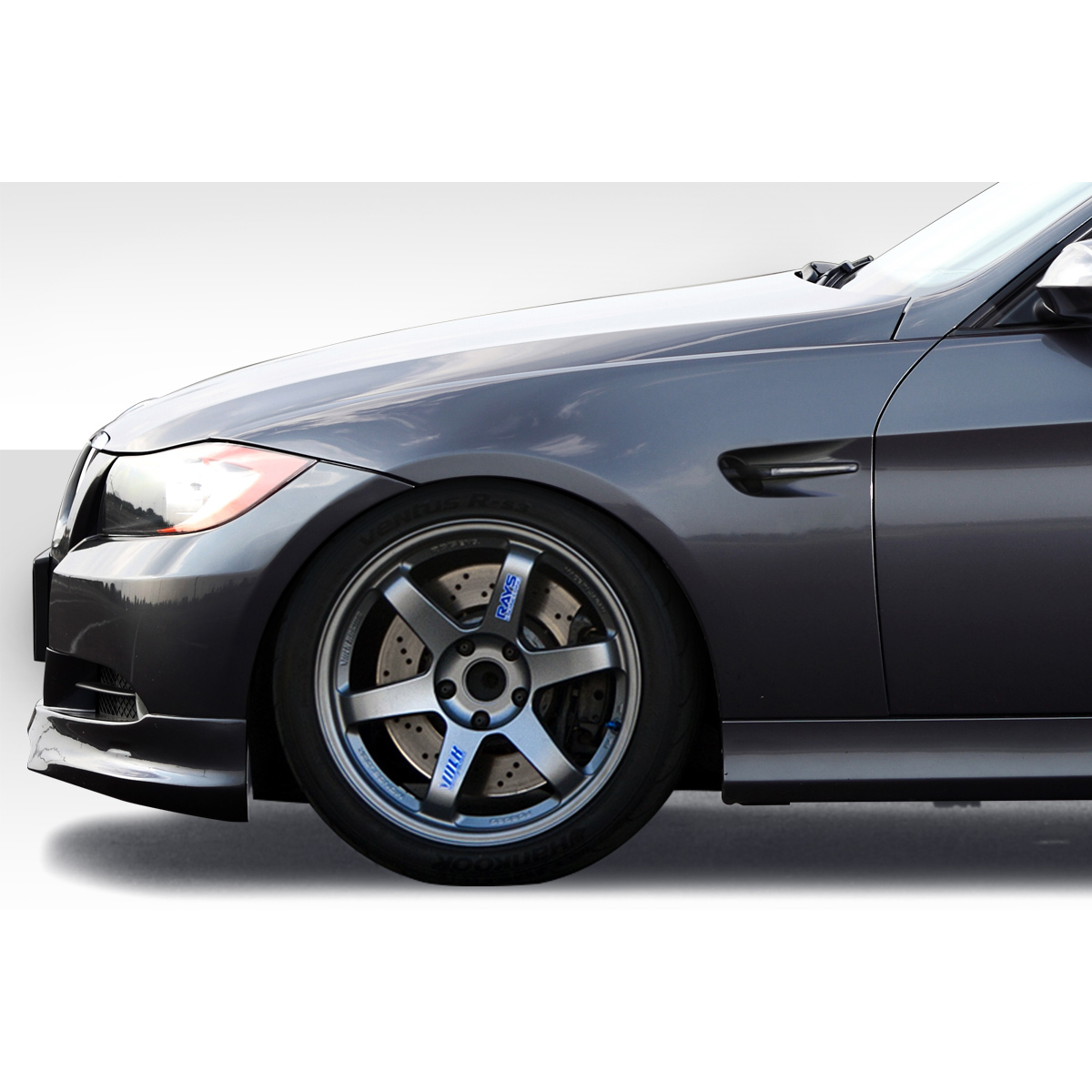 Modify your BMW 3-Series 2006 with our Exterior/Fenders - Angled view of car fender from the side