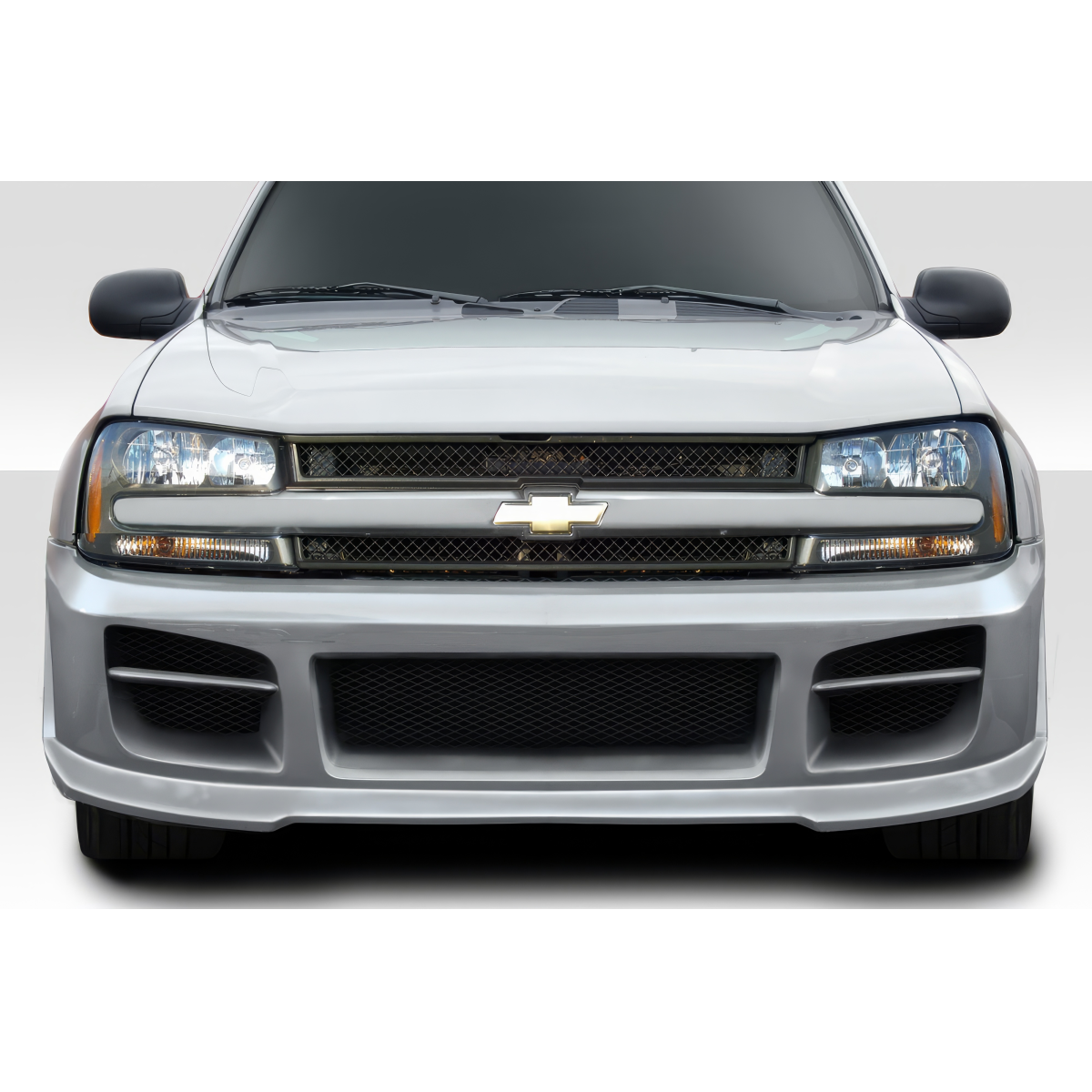 Modify your Chevrolet Trailblazer 2002 with our Exterior/Complete Body Kits - Front view of the vehicle at a straight angle