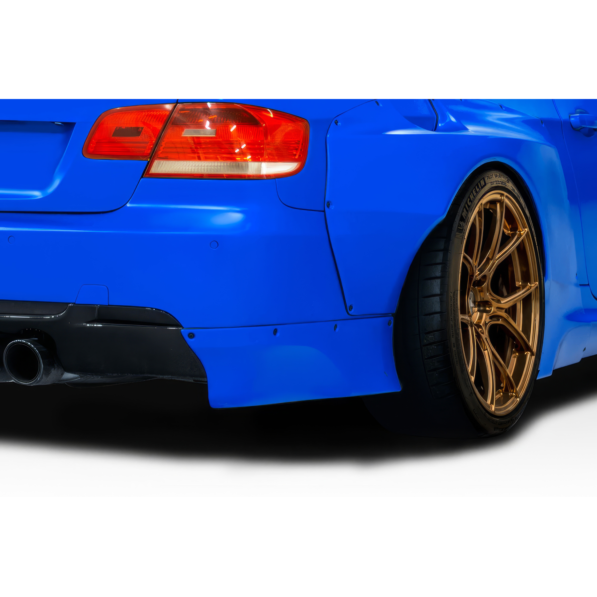 Modify your BMW 3-Series 2007 with our Exterior/Rear Bumpers or Lips - View of rear bumper from a side angle