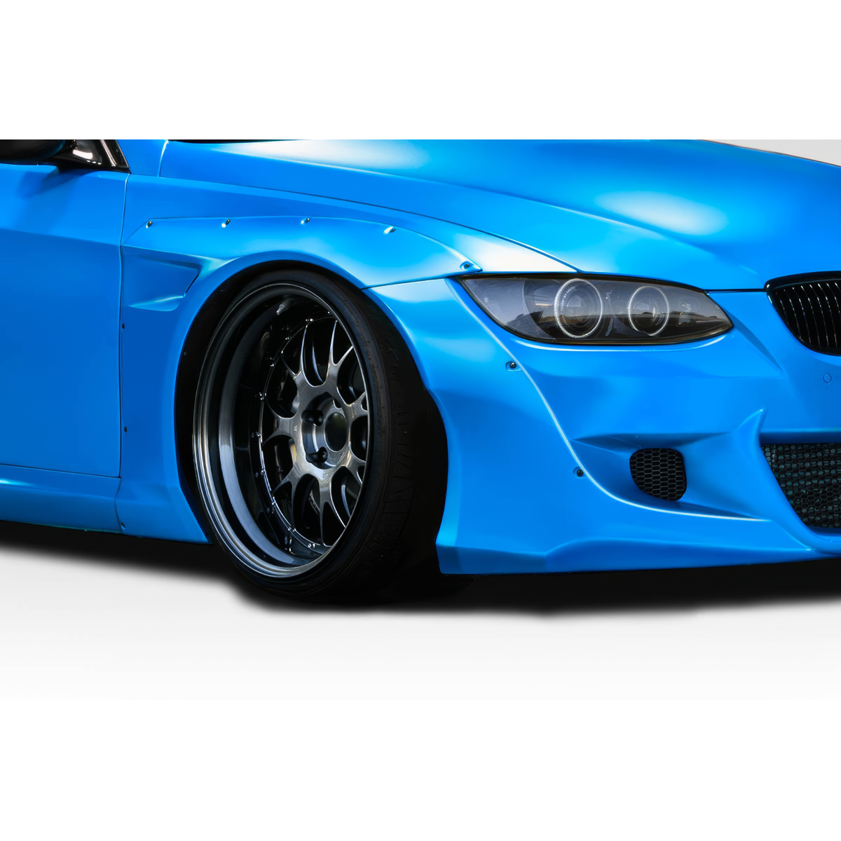 Modify your BMW 3-Series 2007 with our Exterior/Fenders - The image shows the part at a frontal angle