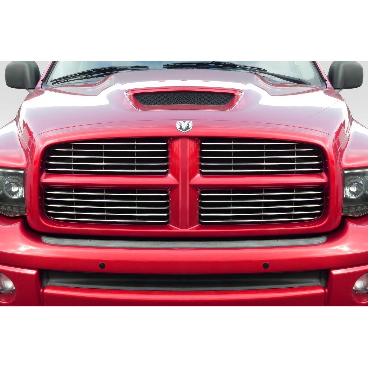 Modify your Dodge Ram 2002 with our Exterior/Grilles - Frontal view of vehicle grille at zero degrees