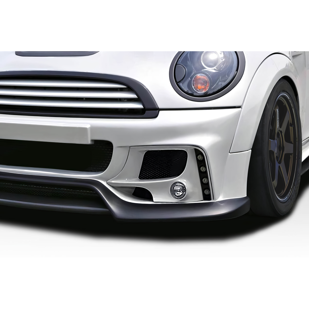 Modify your Mini Cooper 2007 with our Lighting/Fog and Driving Lights - Low front angle view of fog light housing