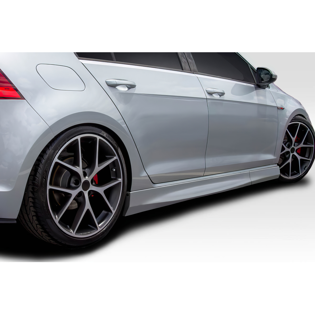 Modify your Volkswagen Golf 2015 with our Exterior/Side Skirts - Side angle view of Volkswagen Golf highlighting skirts