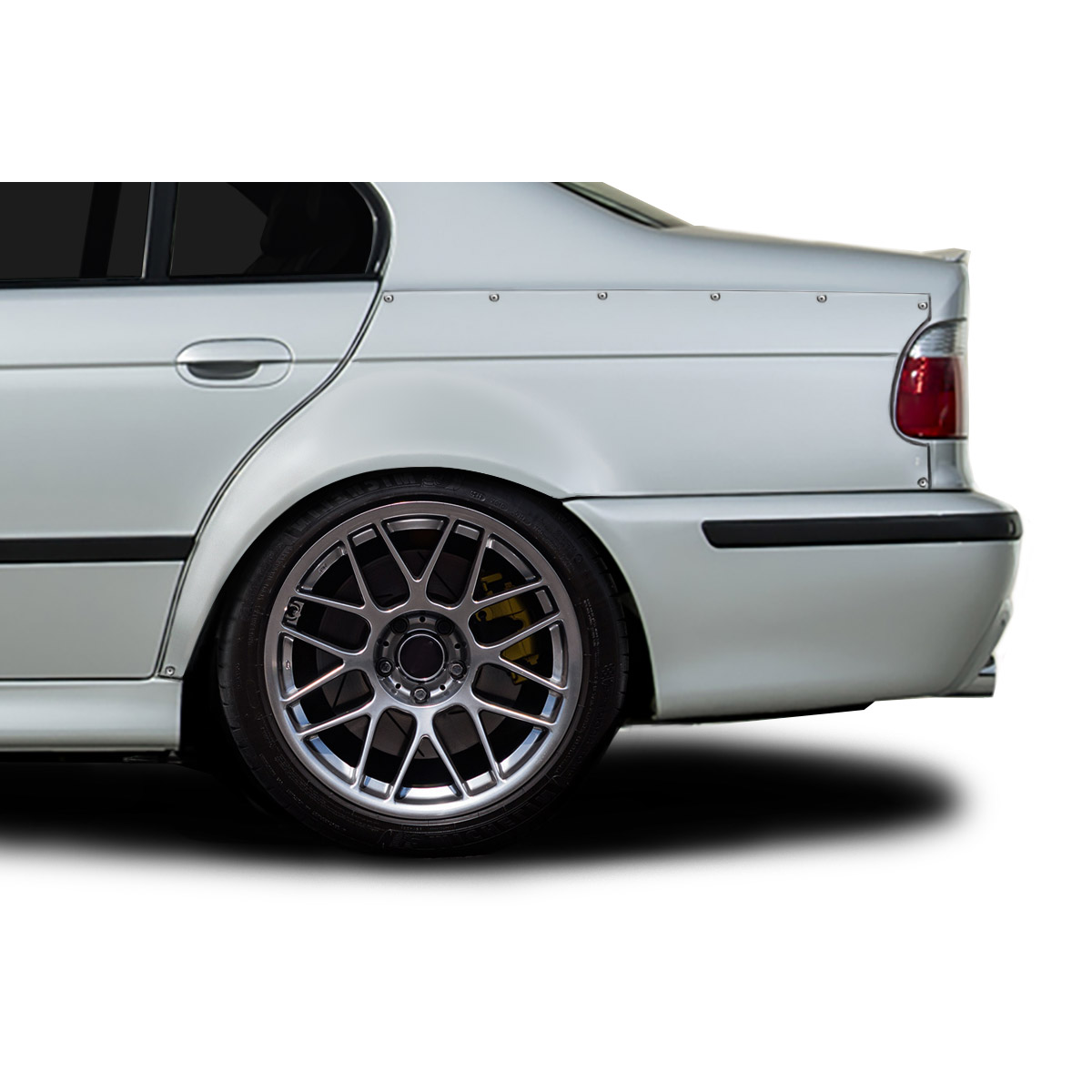 Modify your BMW 5-Series 1997 with our Exterior/Fenders - Rear fender at a side angle showing wheel and tire