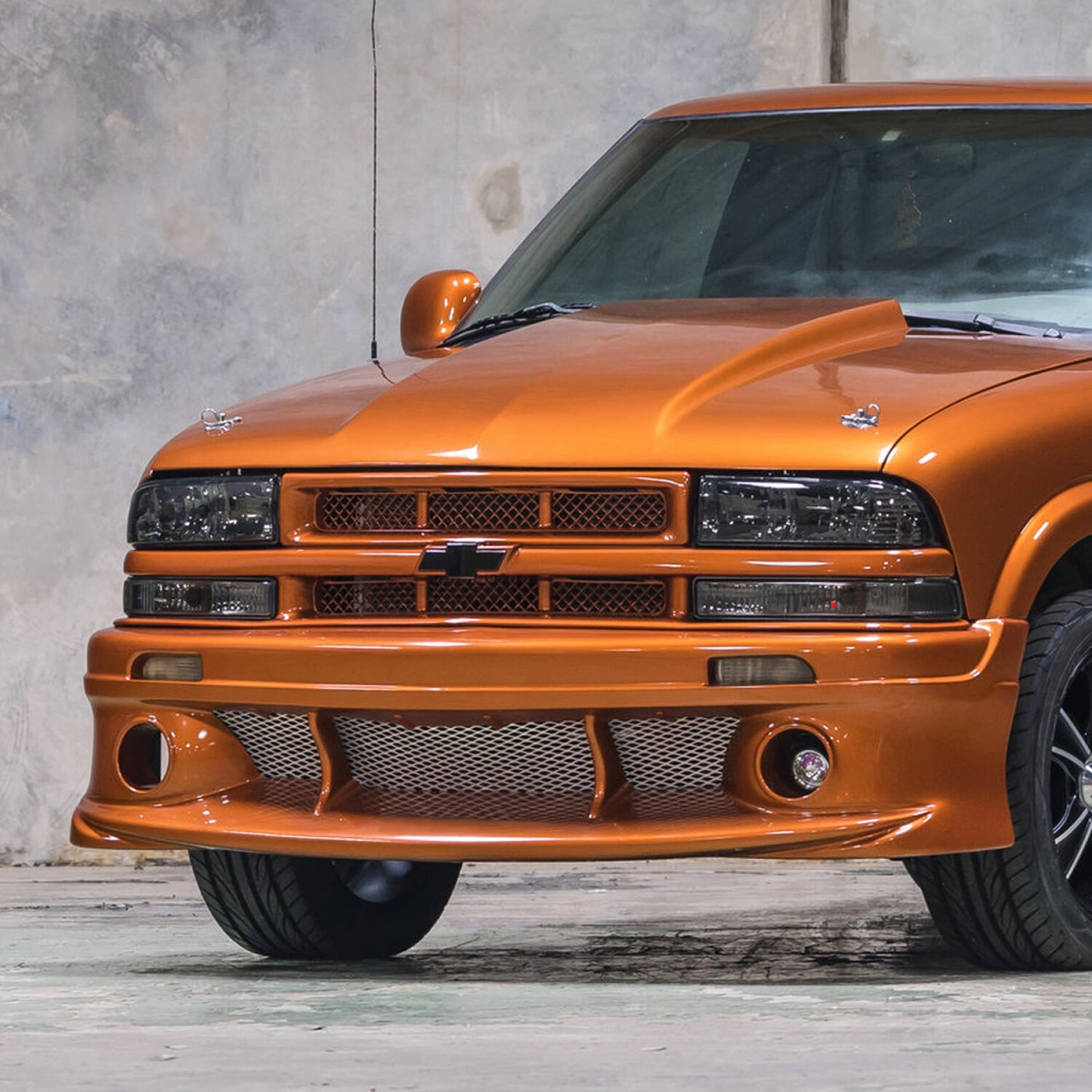 Modify your Chevrolet S10 1994 with our Exterior/Front Bumpers - 1