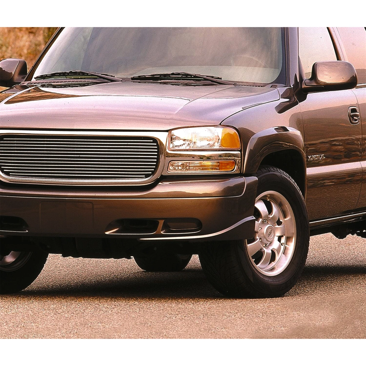 Modify your GMC Yukon 2000 with our Exterior/Front Bumpers - 3