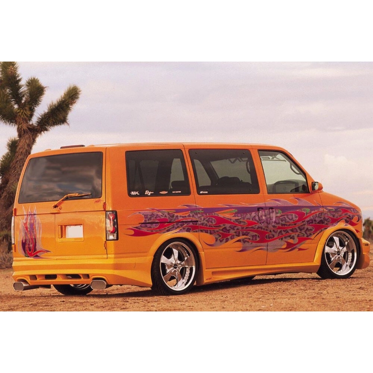 Modify your GMC Safari 1995 with our Exterior/Side Skirts - 3