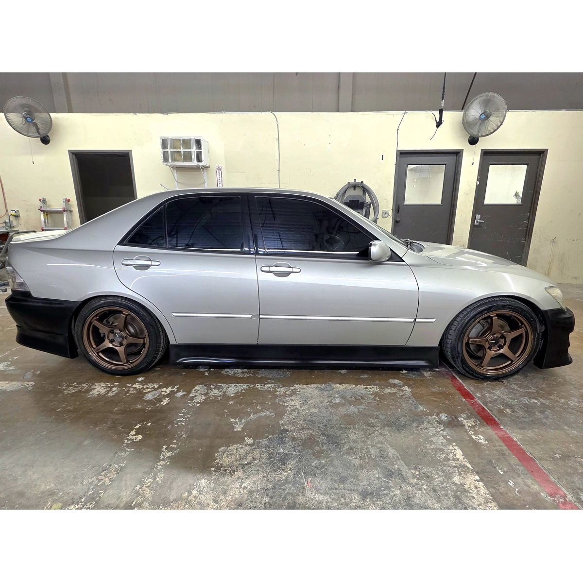 Modify your Lexus IS Series 2000 with our Exterior/Complete Body Kits - 2
