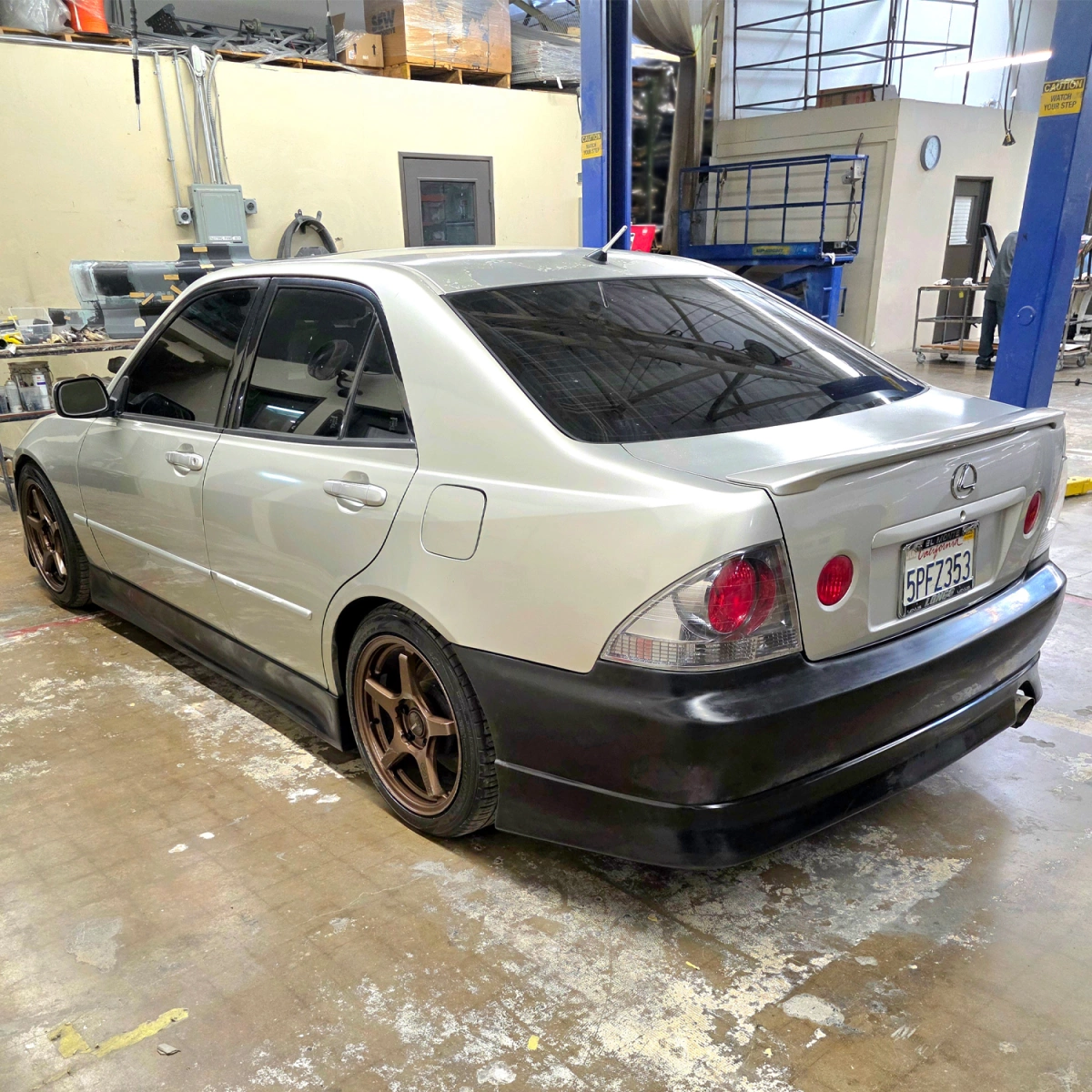 Modify your Lexus IS Series 2000 with our Exterior/Complete Body Kits - 3