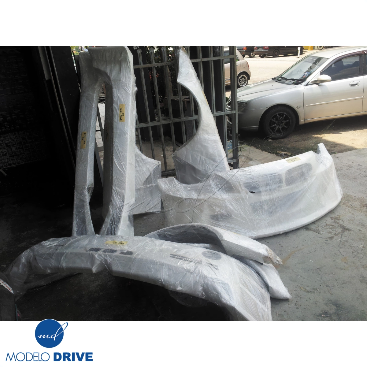 Modify your BMW Z4 2006 with our Exterior/Complete Body Kits - 4