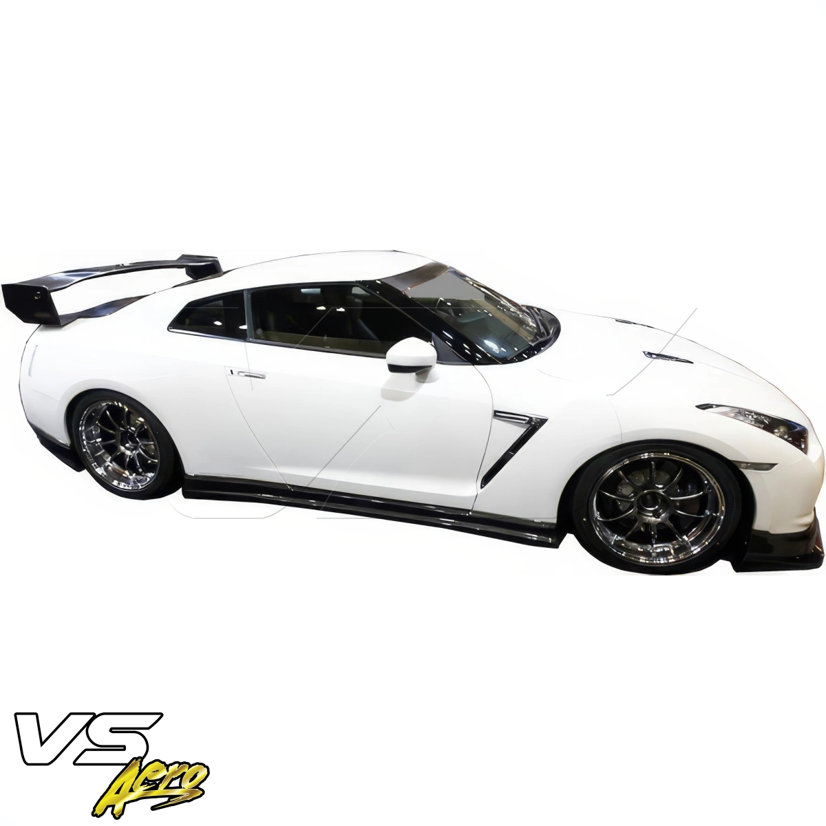 Modify your Nissan GT-R 2009 with our Exterior/Side Skirts - 2