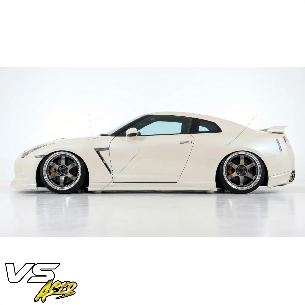 Modify your Nissan GT-R 2009 with our Exterior/Side Skirts - 6